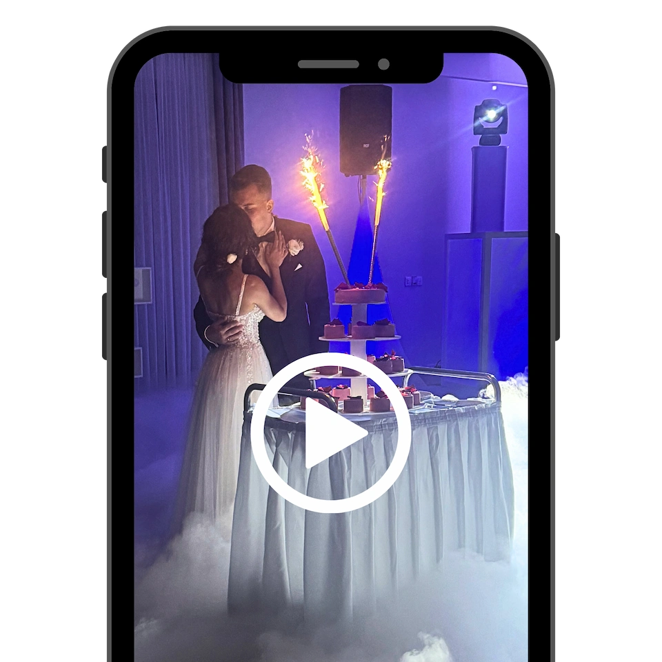 Teledysk z wesela odtwarzany na telefonie