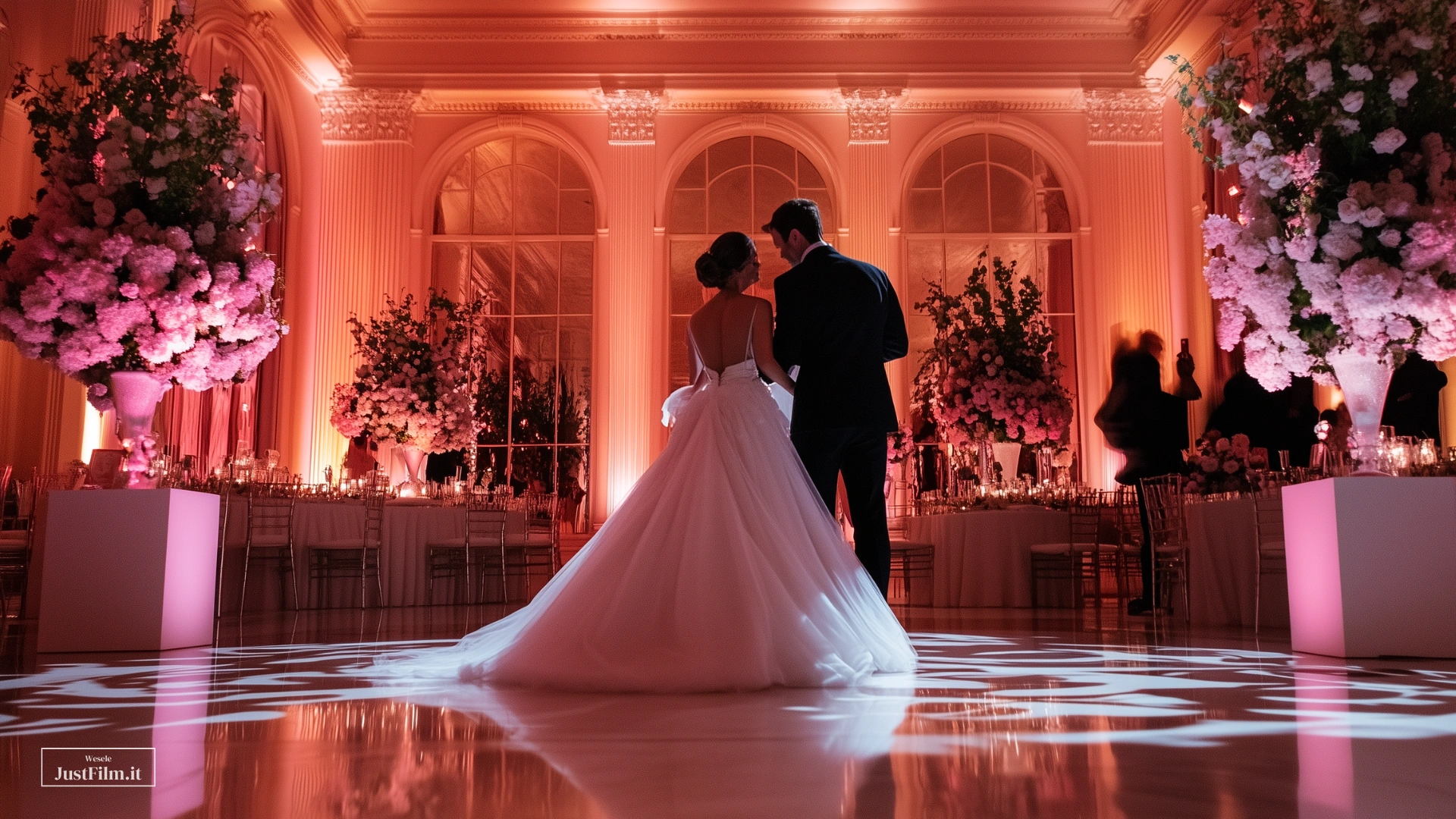 How much a wedding venue plate costs