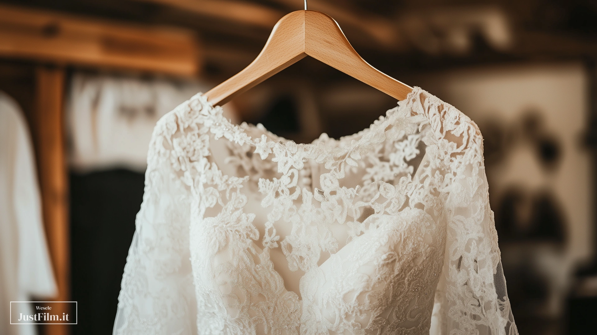 What dress to wear for a wedding